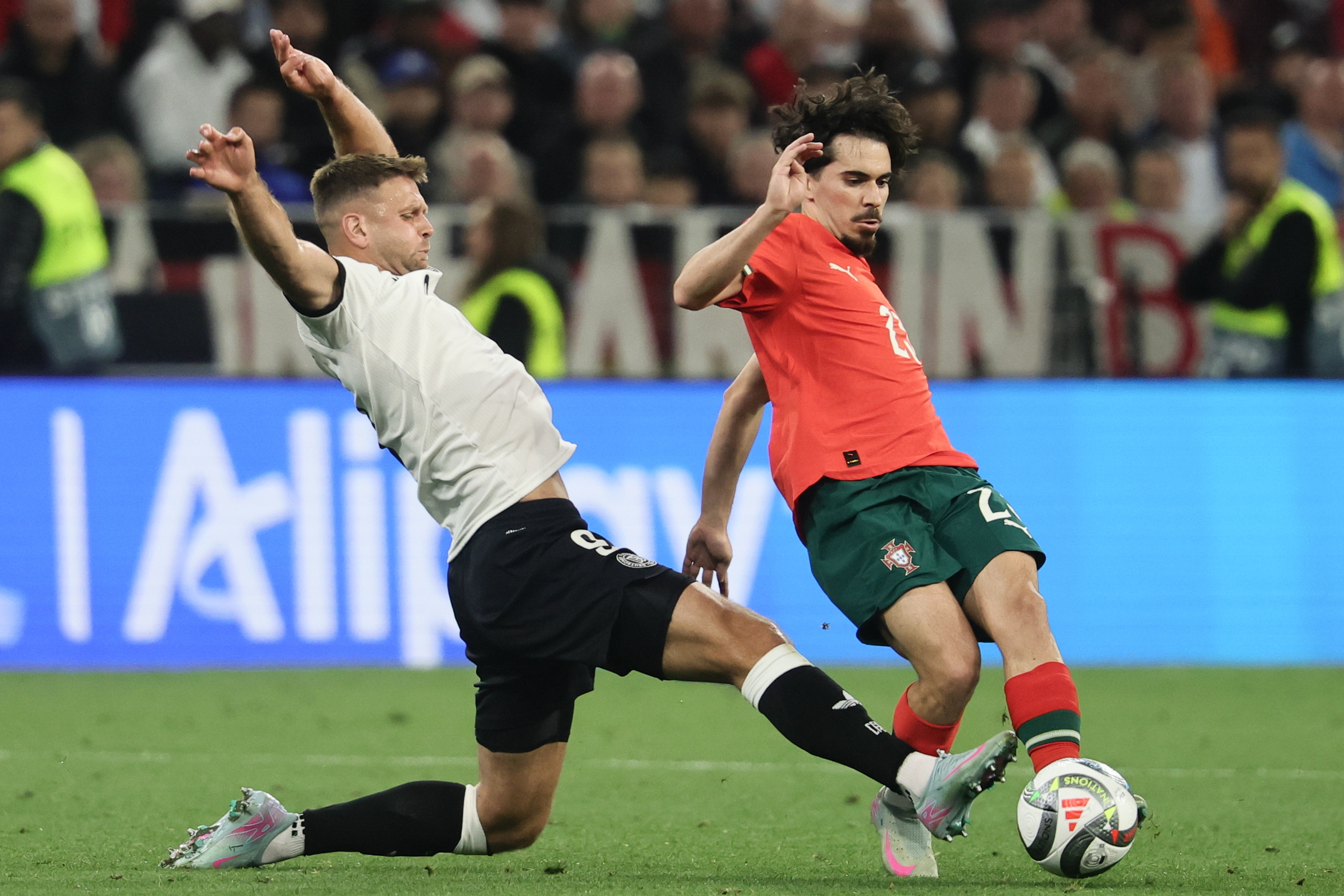 游戏下载-欧超杯倒计时，葡萄牙体育赛前手感冰凉，细节引发关注，态度坚定，阵容厚度经受考验(西班牙超级杯重要吗)